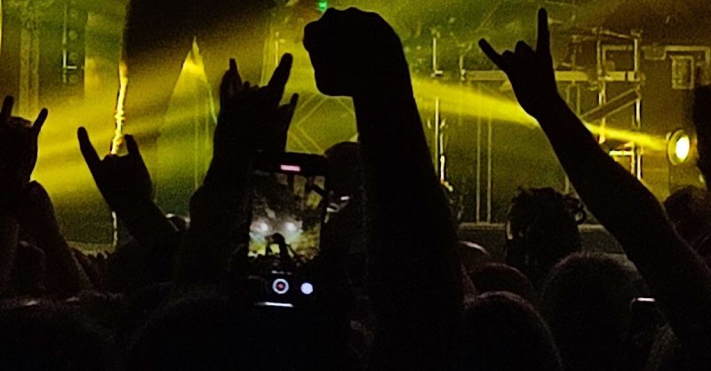 Handy filmt Handy filmt Metalshow.