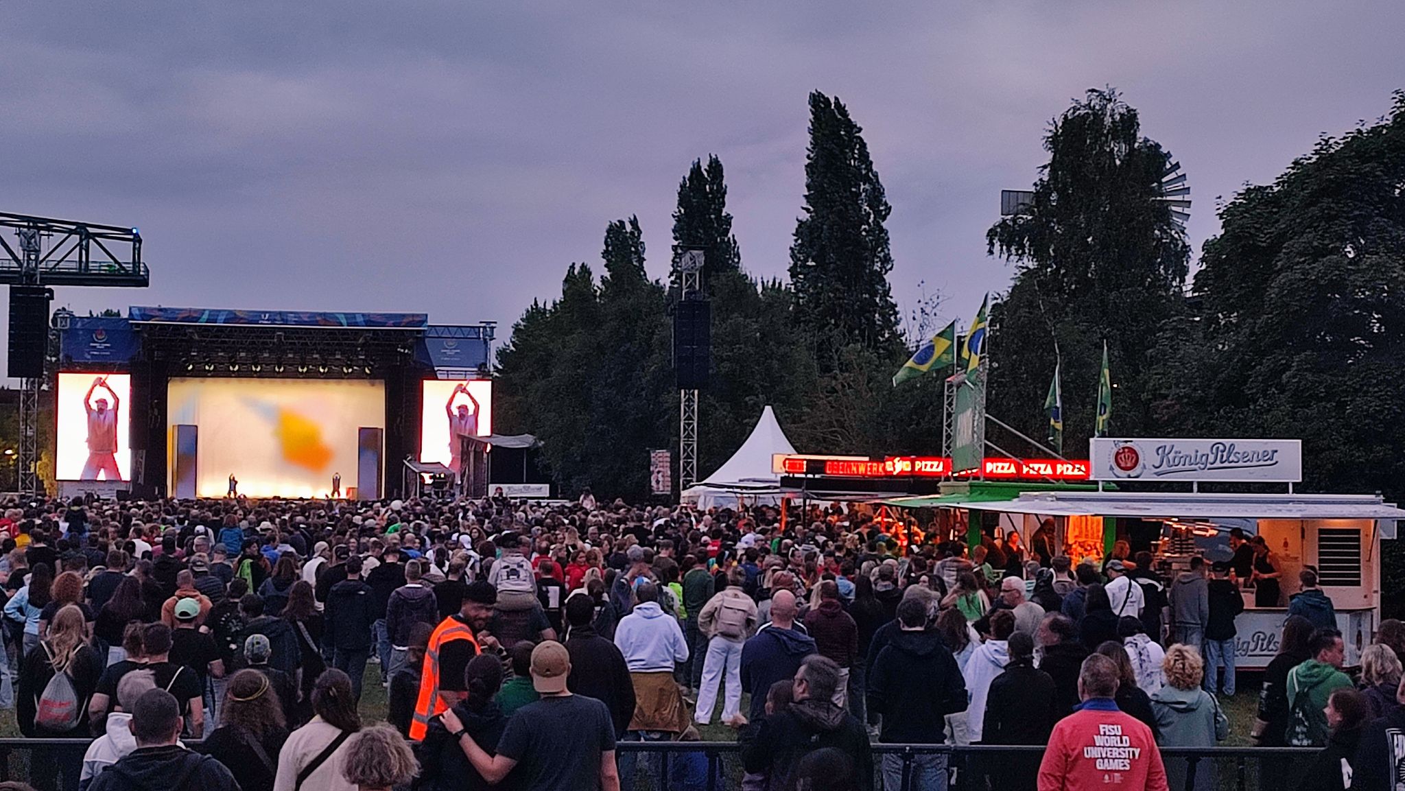 Blick auf die FISU-Bühne.
